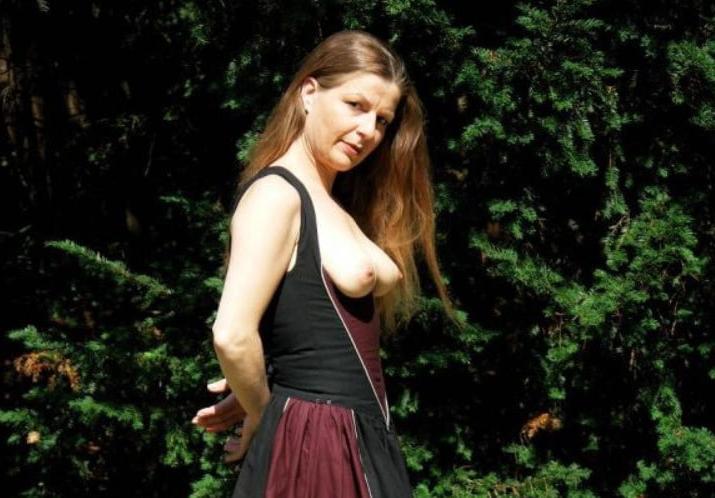 25P Public Nudity 135