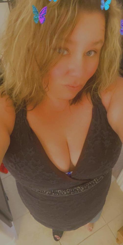 25P JUST PICS OF MY WIFE VIRGINIA TO BE EXPOSED