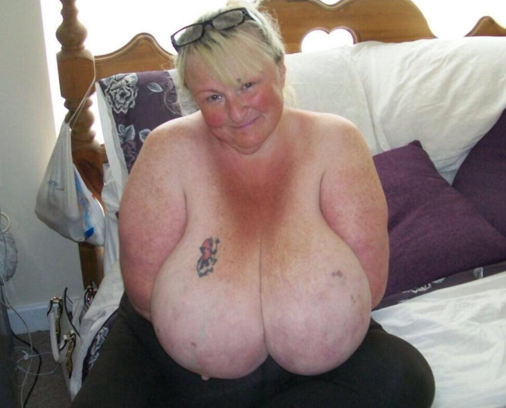 25P Curvy mature beauties with great tits