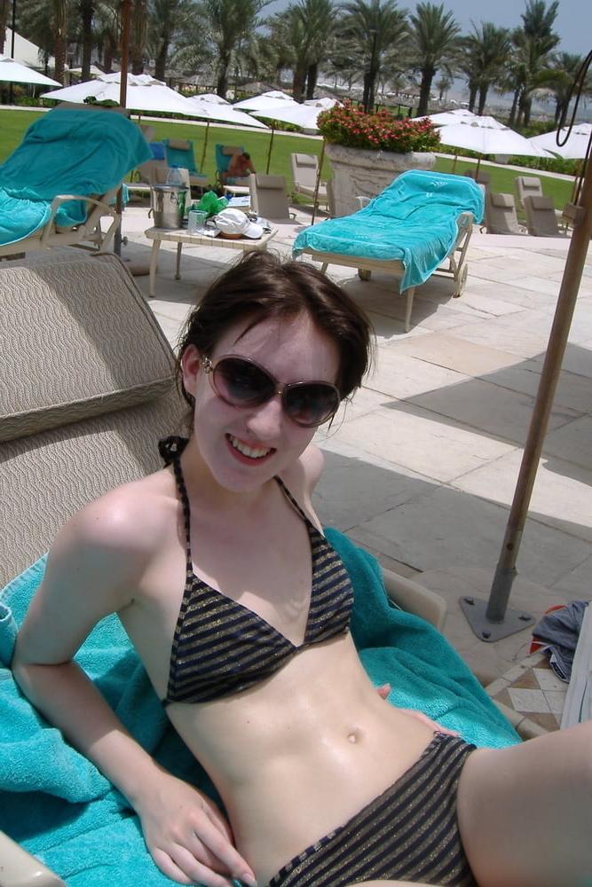 25P Winziger Bikini-Teenager