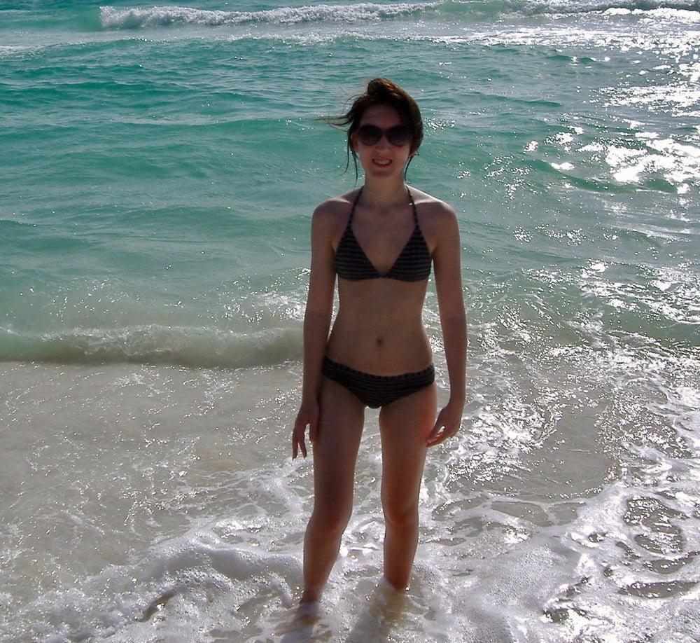 25P Winziger Bikini-Teenager