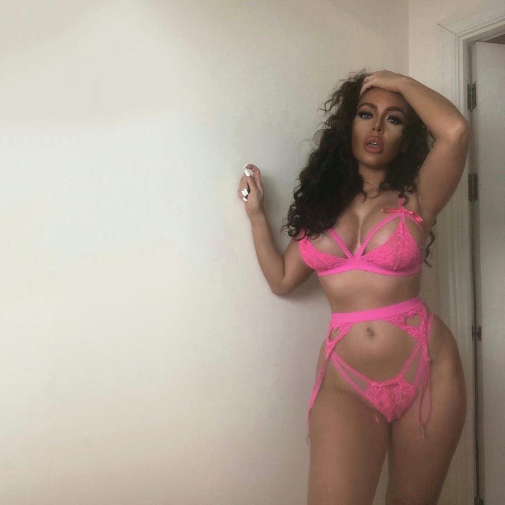 25P British Bimbo Emma