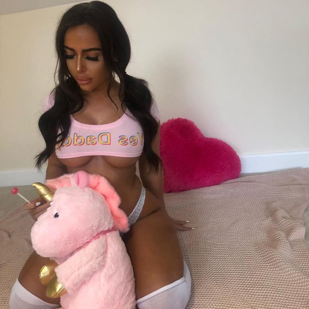 25P British Bimbo Emma