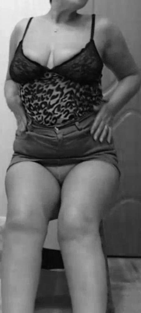 24P My wife upskirt. Selfies