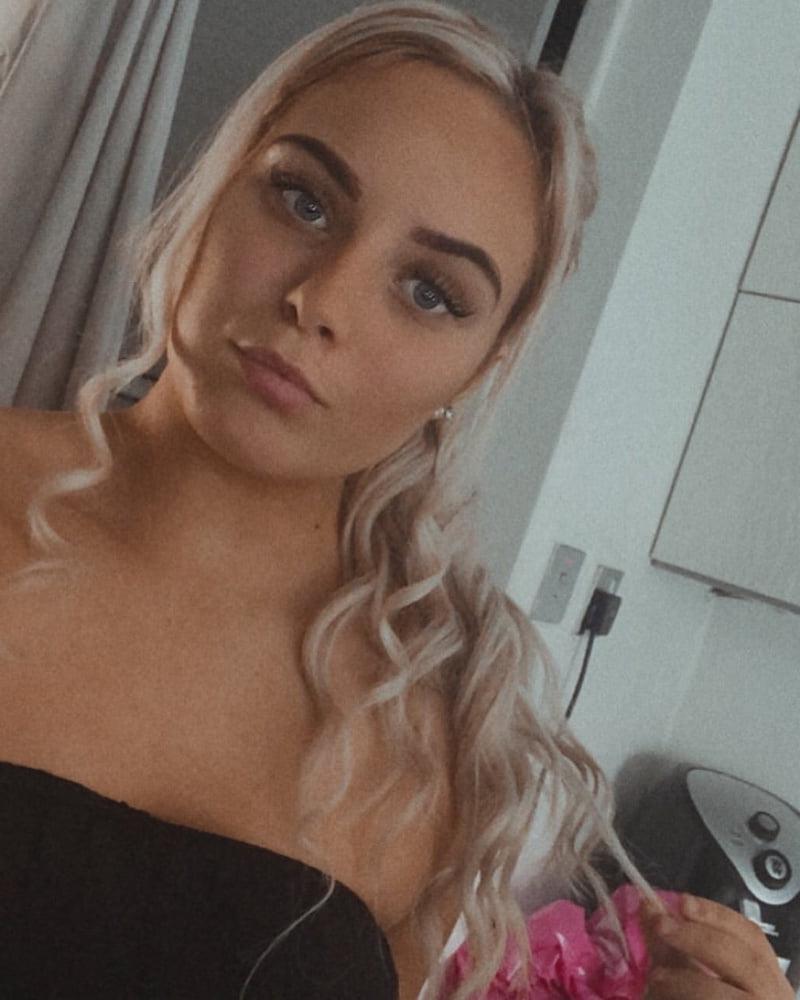 25P Blonde bimbo Harliegh