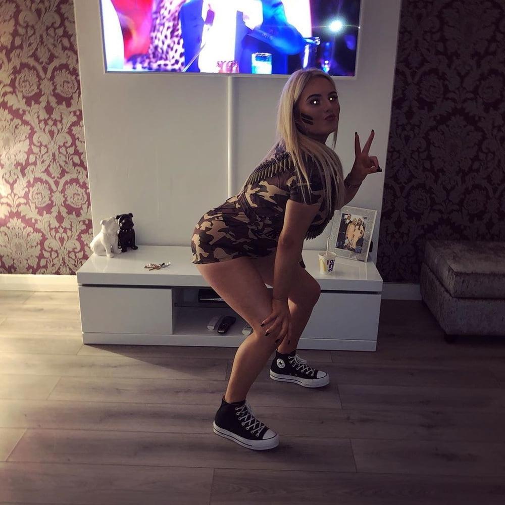 25P Blonde bimbo Harliegh