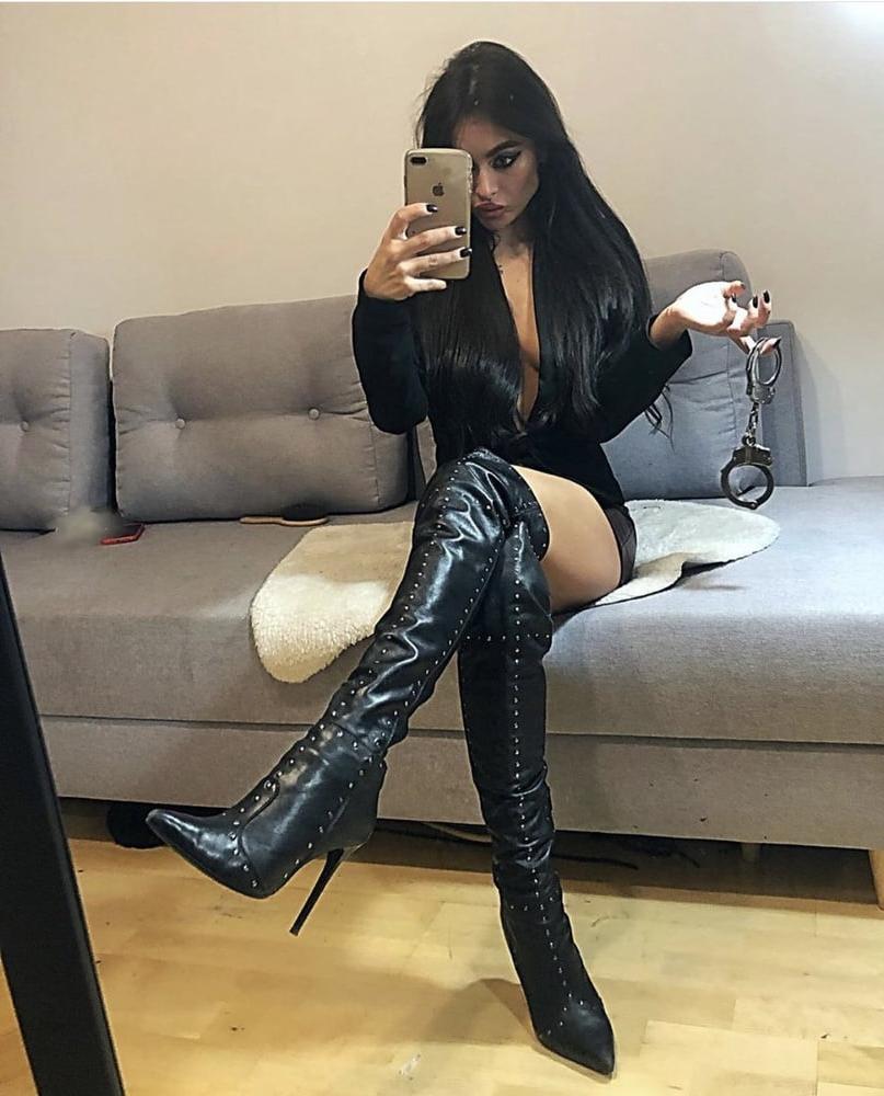 25P Hot Mistress