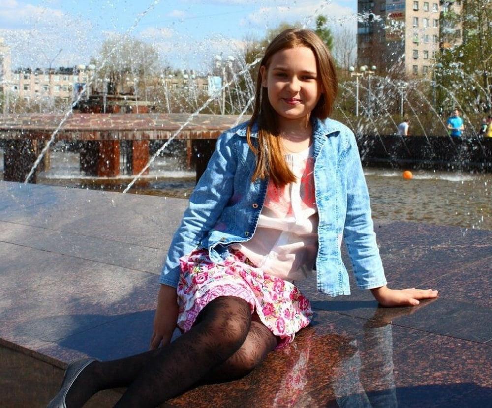 25P Wives Family &amp; GFs in Pantyhose