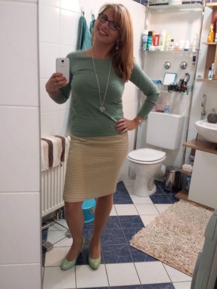 25P Wives Family &amp; GFs in Pantyhose
