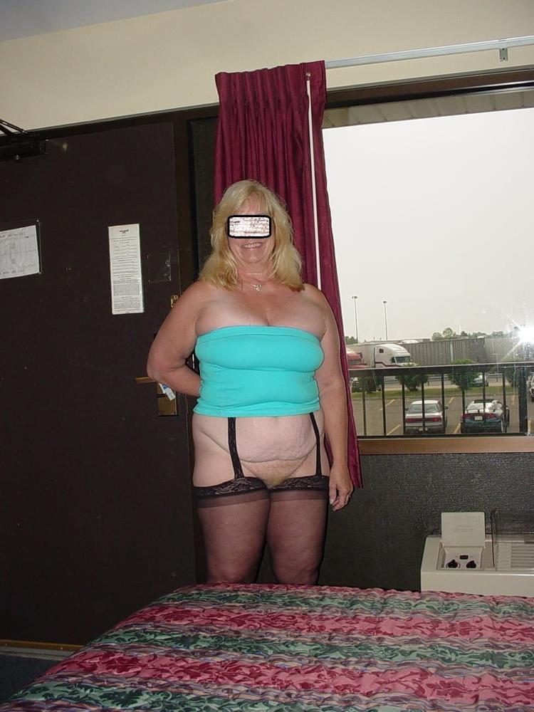 25P pucker8551 's sexy ass wife