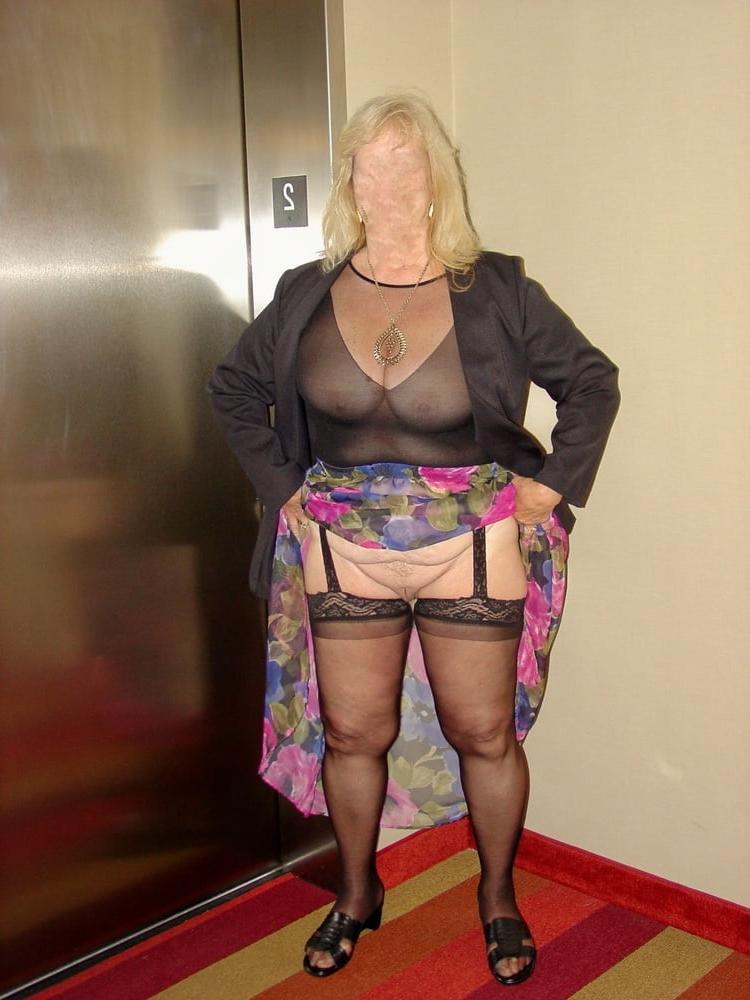 25P pucker8551 's sexy ass wife