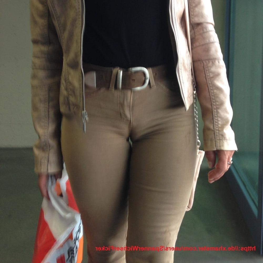 17P Fickarsch Parkplatz Bi Bitch Thigh gap Camel toe Cunt Candid