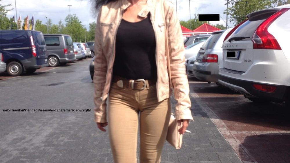 17P Fickarsch Parkplatz Bi Bitch Thigh gap Camel toe Cunt Candid