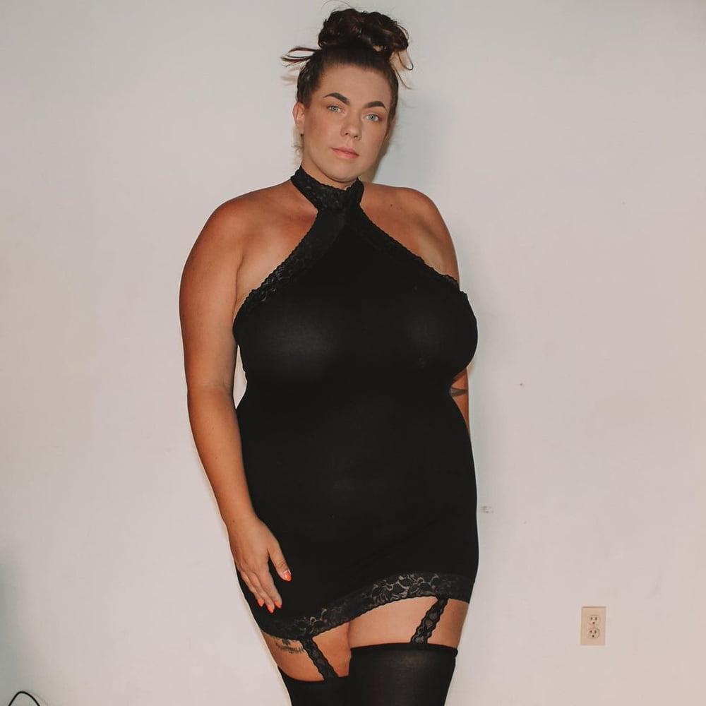 25P Fat arsed Ashleigh loves cock
