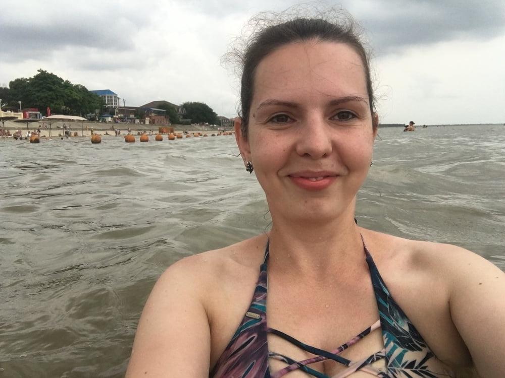 15P sexy young wife 2