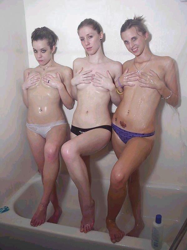 15P Nice (outdoor) toilet and bathroom girls 9