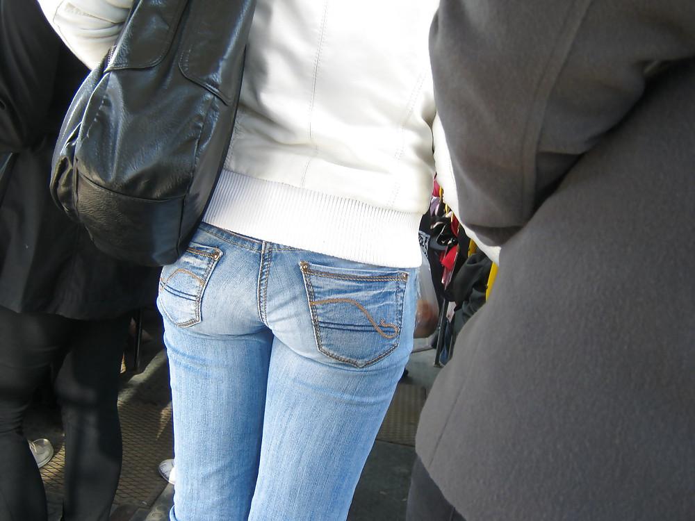 25P Queens in jeans CV - Hand- and Blowjobs