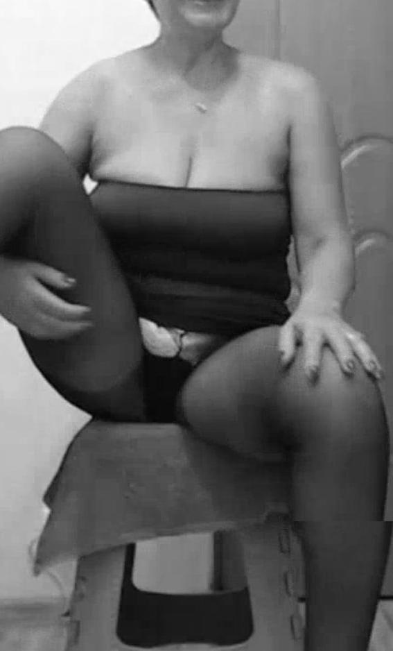 25P My horny wife upskirt. Selfies