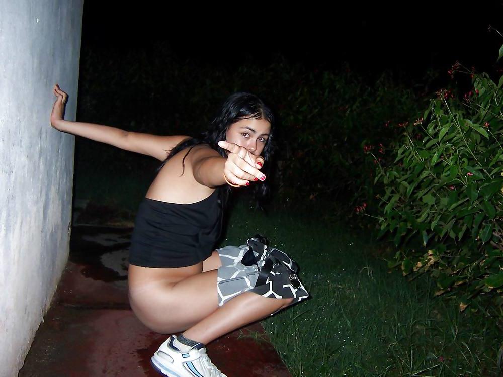 15P Nice (outdoor) toilet and bathroom girls 6