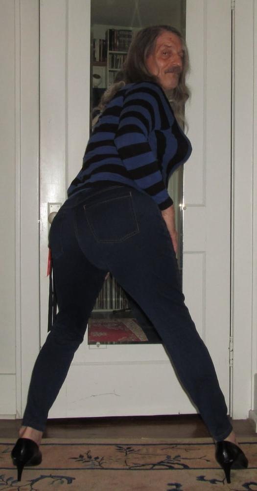 25P Showing Off My Big Tits and Big Butt
