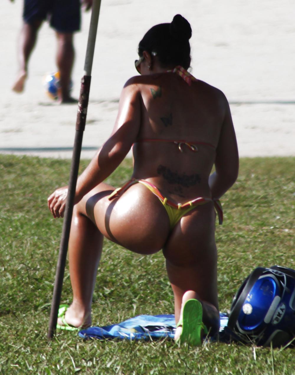 25P Brazilian Bundas but
