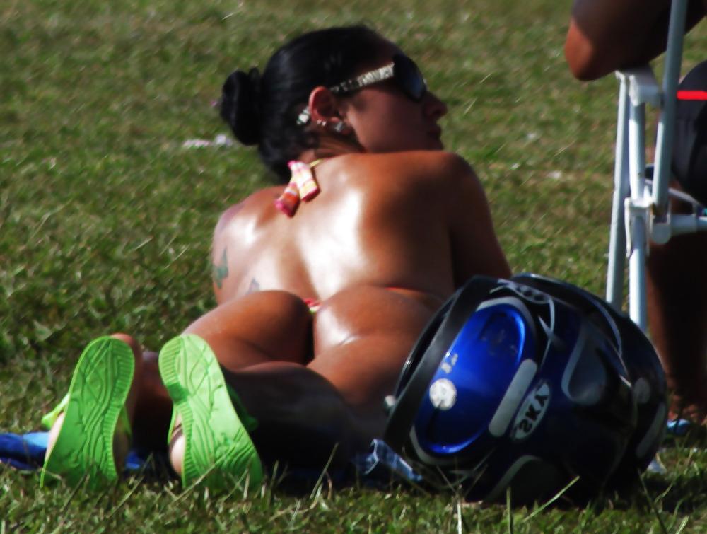 25P Brazilian Bundas but