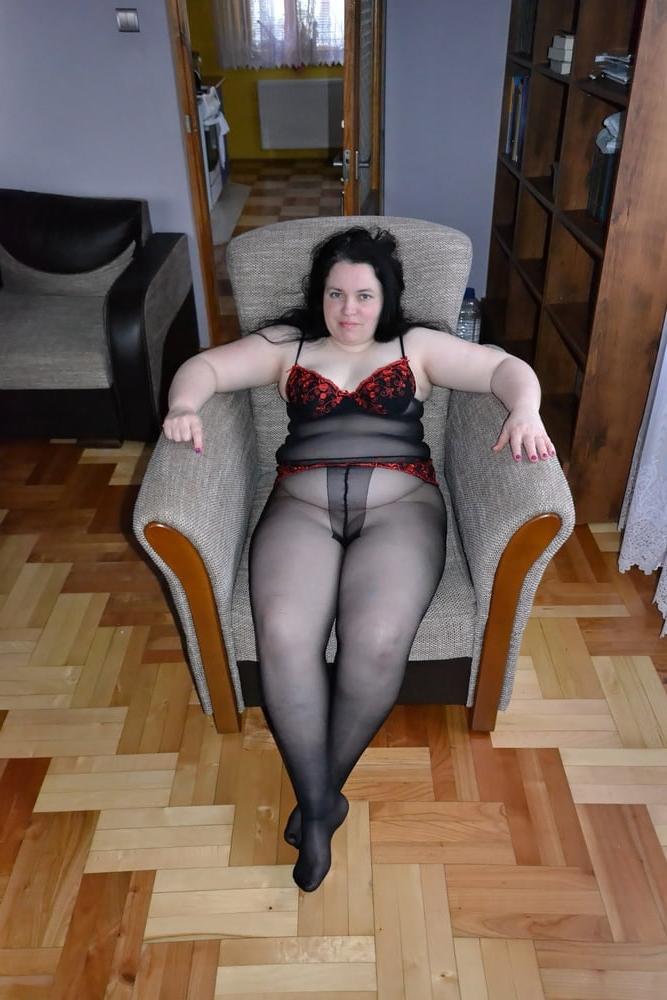25P Fat Milf showing everything