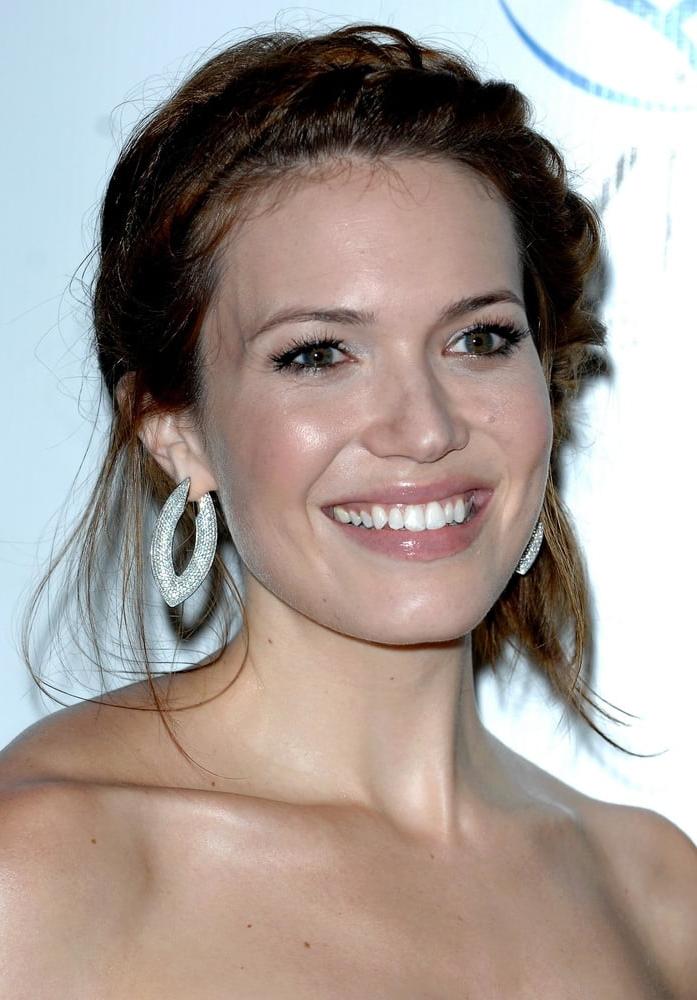 24P Mandy Moore - Aviva Family Services Gala (21 May 2011)