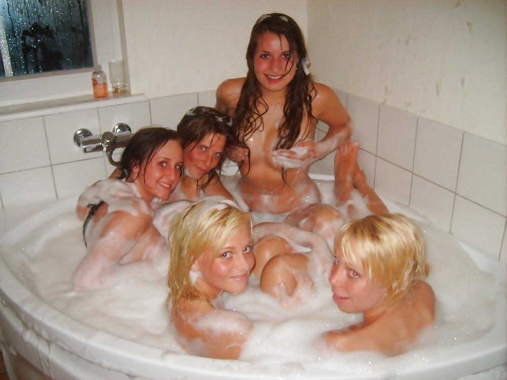 25P Horny & Fun Bathing Beauties