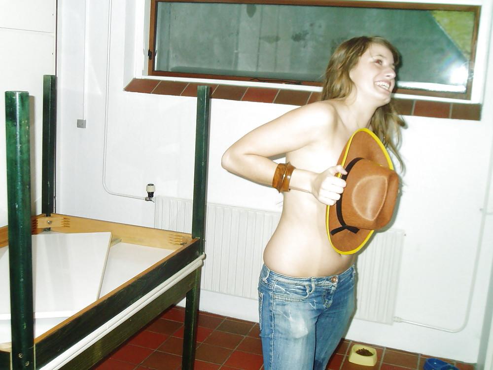 25P Horny & Fun Bathing Beauties