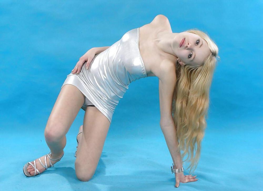 4P Blonde Teen in miniskirt