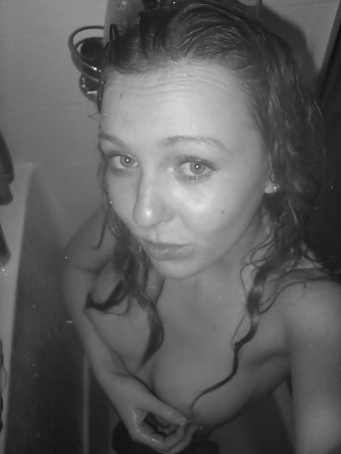 15P Nice (outdoor) toilet and bathroom girls 11
