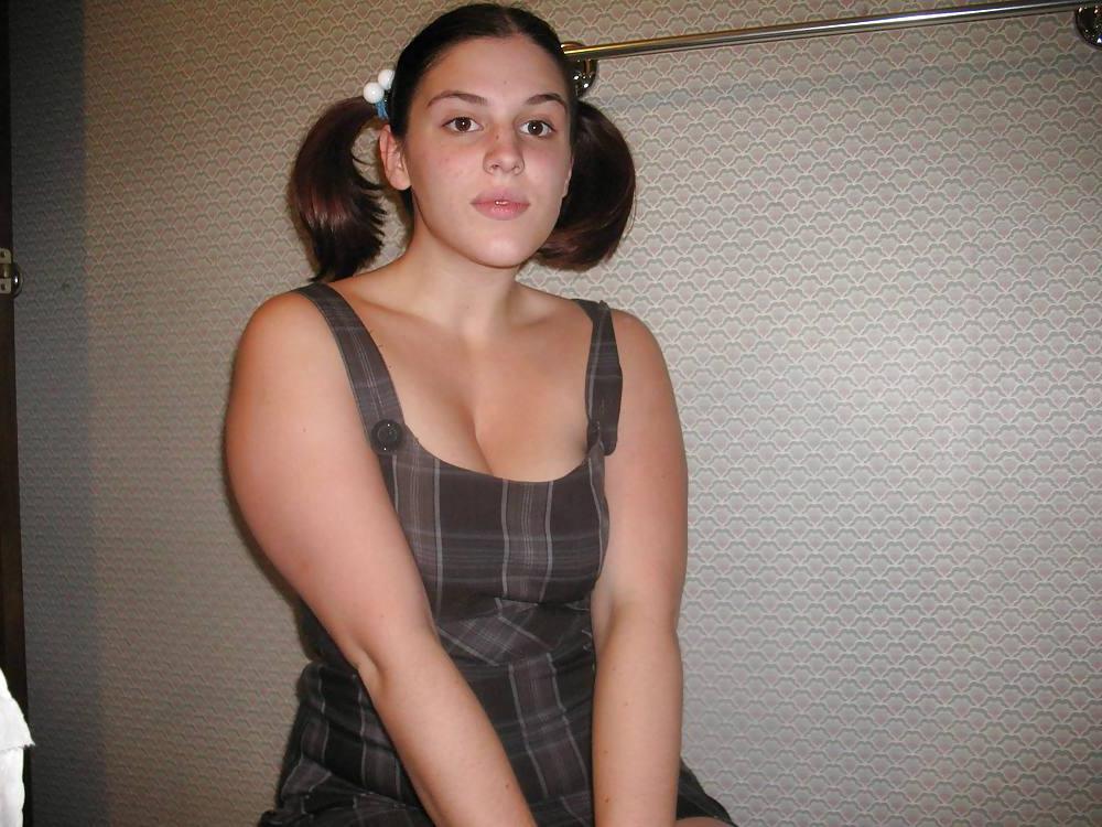 25P Curvy brunette not-nude but super sexy