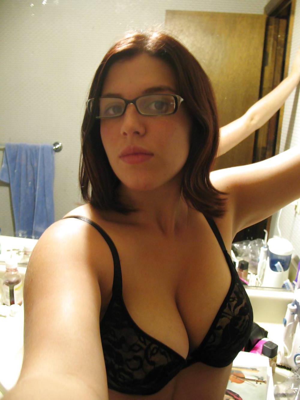 25P Curvy brunette not-nude but super sexy