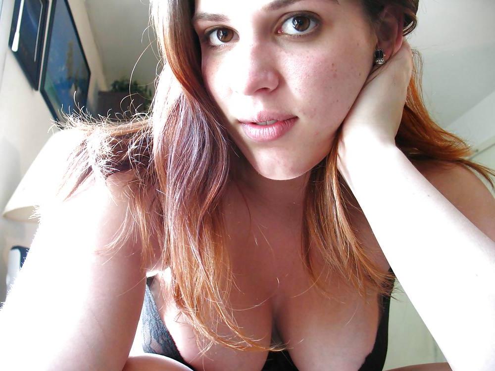 25P Curvy brunette not-nude but super sexy