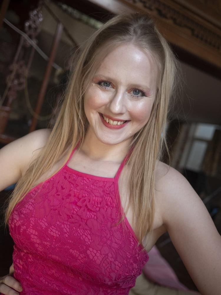 15P Cute &amp; Curvy Blonde