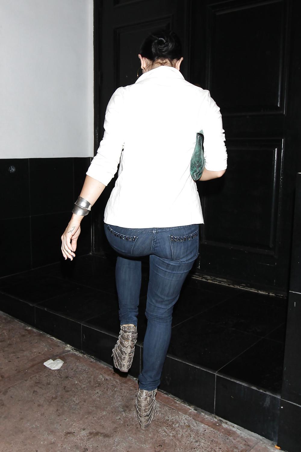 10P Joanna JoJo Levesque in Tight Jeans w Assshot