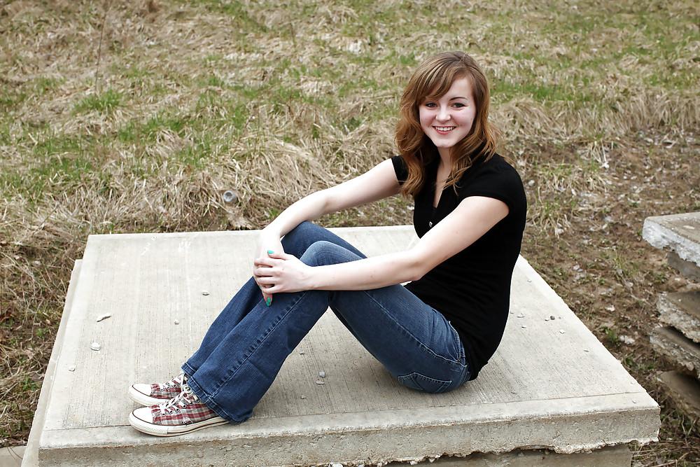 25P Girls in jeans - outdoor