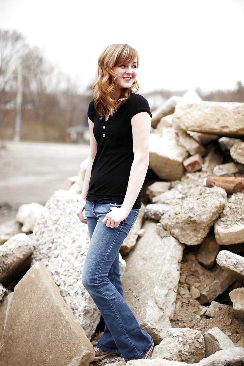 25P Girls in jeans - outdoor