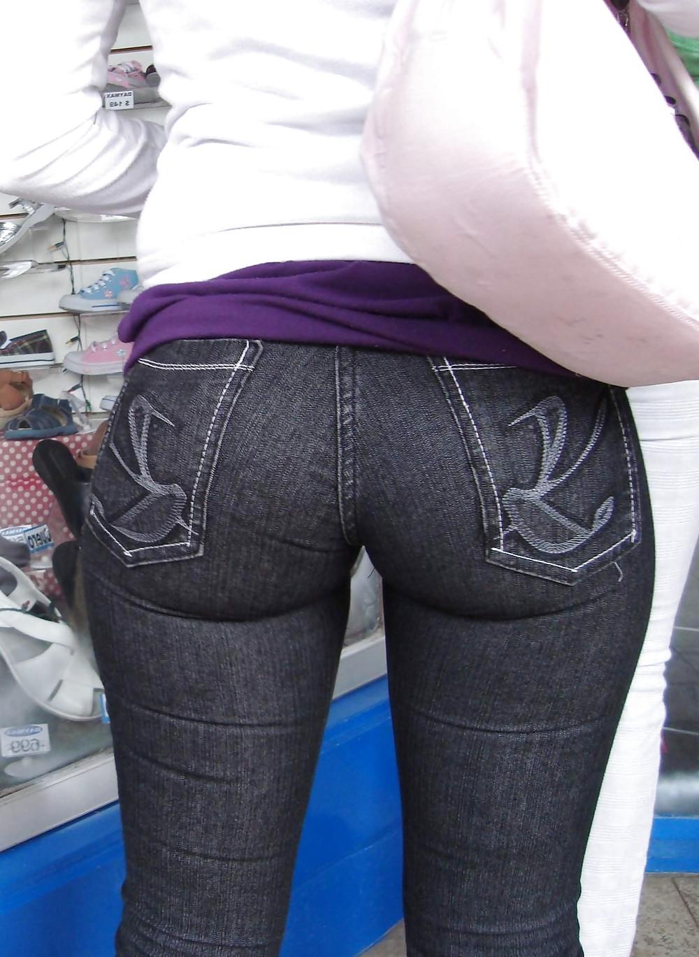 25P Girls in jeans - outdoor