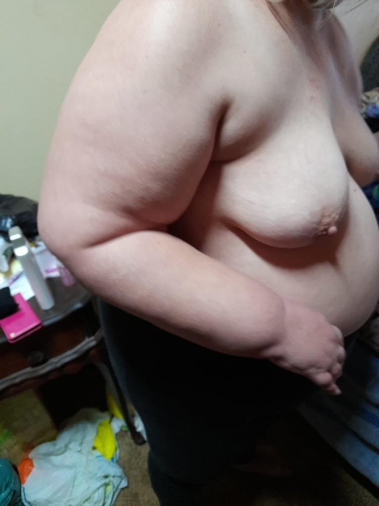 8P wife tits dressing