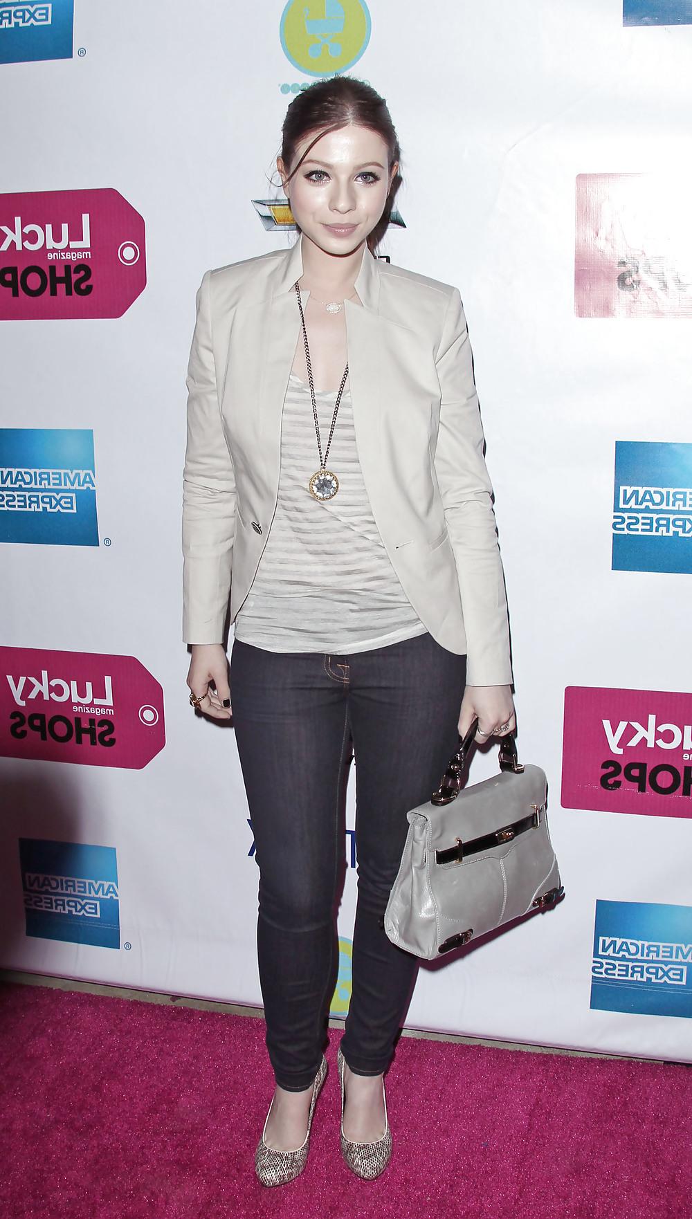 25P Michelle Trachtenberg - Tight JEANS, part 1