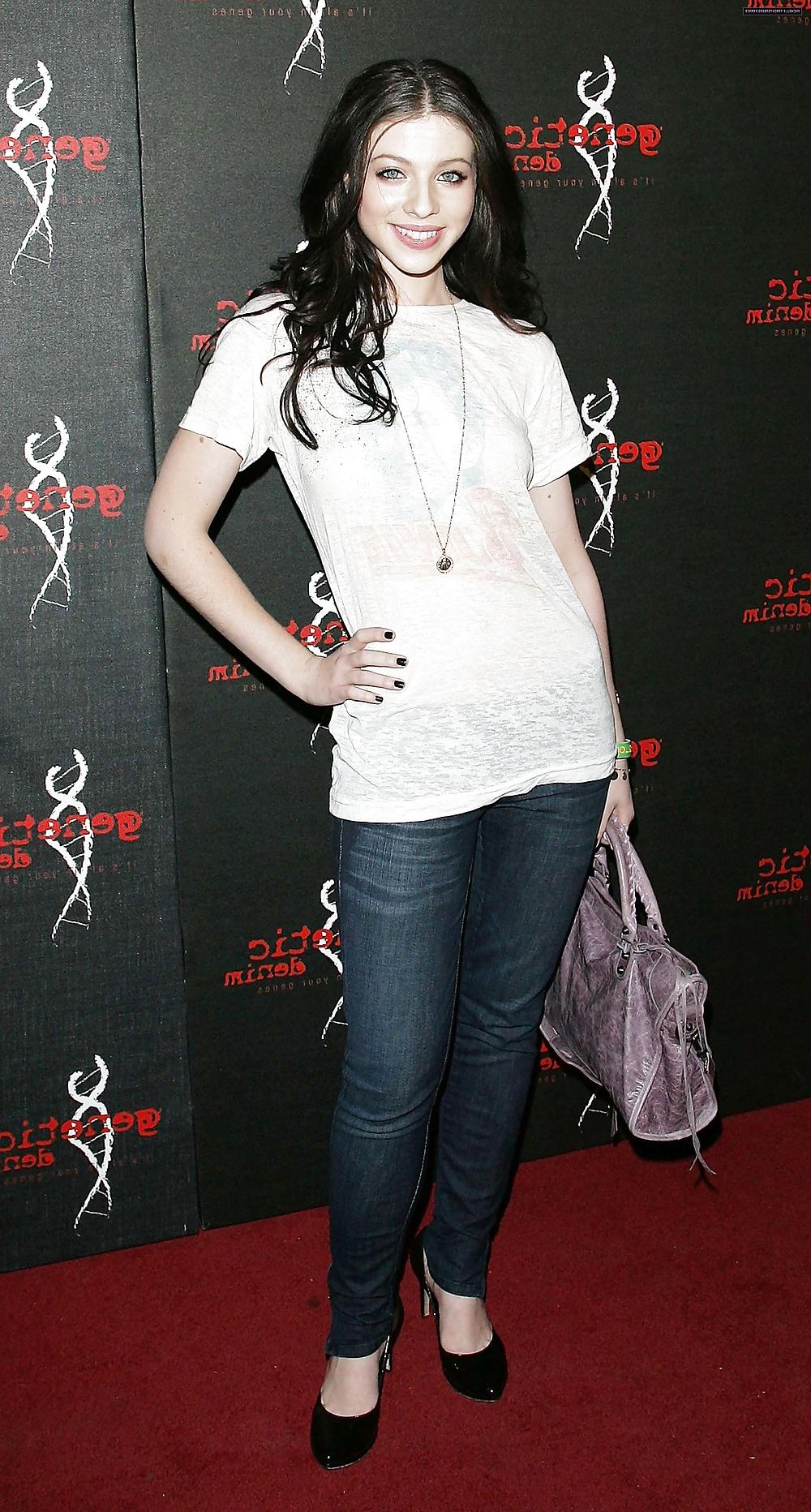 25P Michelle Trachtenberg - Tight JEANS, part 1