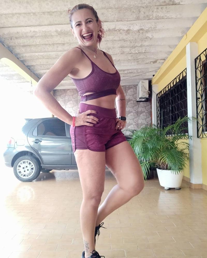 22P Tight pussy milf