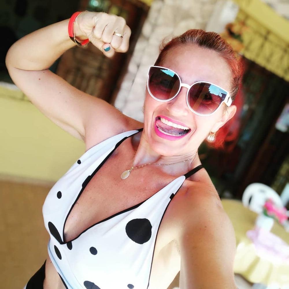 22P Tight pussy milf