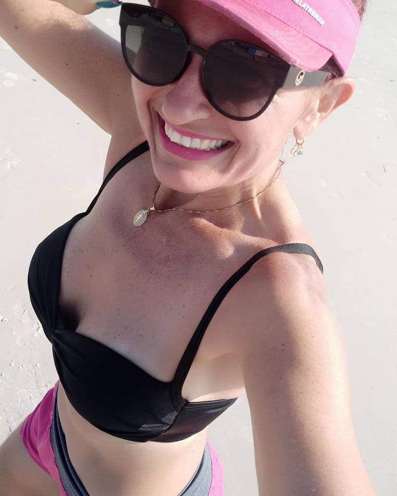 22P Tight pussy milf