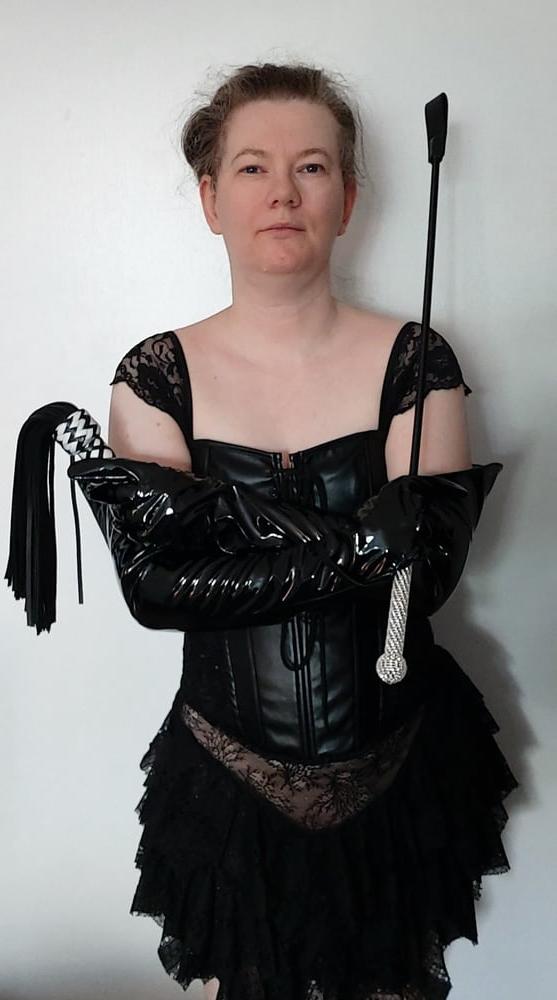 14P Mistress Ravenia pictures