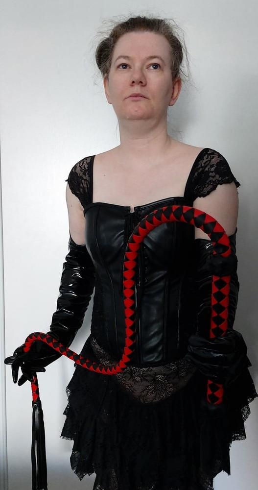 14P Mistress Ravenia pictures