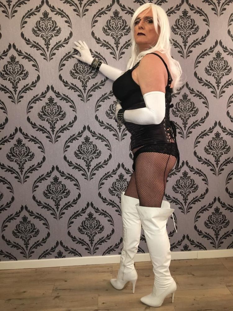 25P Zofe Tricia Nr229 erfahren devot sehr feminin  Cheshire GB