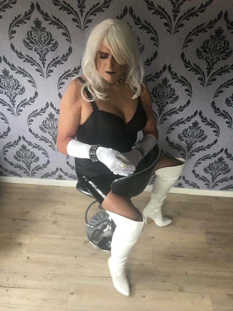 25P Zofe Tricia Nr229 erfahren devot sehr feminin  Cheshire GB